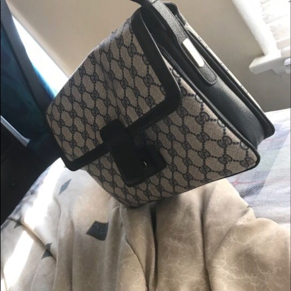 Gucci Crossbody - Picture 4 of 10